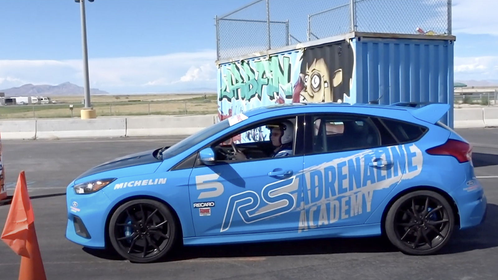 포커스를 중단 한 지 7 년 후 포드는 전체 함대를 팔고 있습니다.