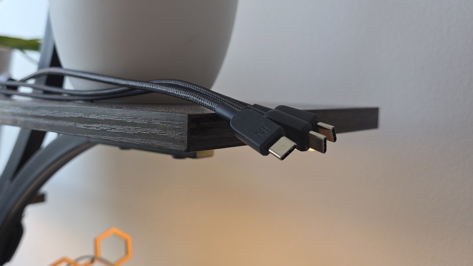 USB-C 포트에서 'C'가 실제로 의미하는 바는 다음과 같습니다.