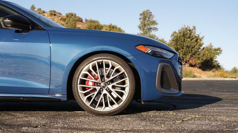 2025 아우디 S5 앞바퀴