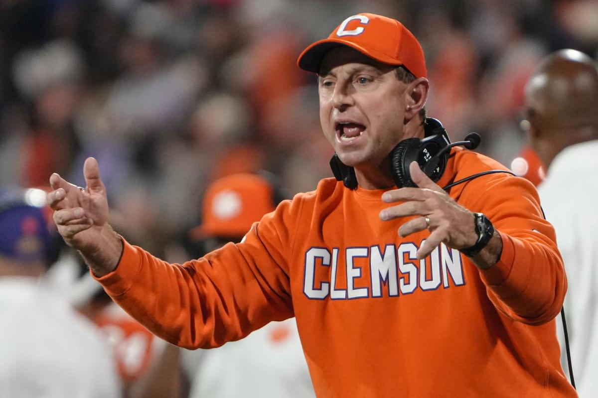 Fanatics Sportsbook 프로모션 코드 'NYPOST': $30를 베팅하고 Clemson 대 Louisville에 $300의 FanCash를 받으세요.