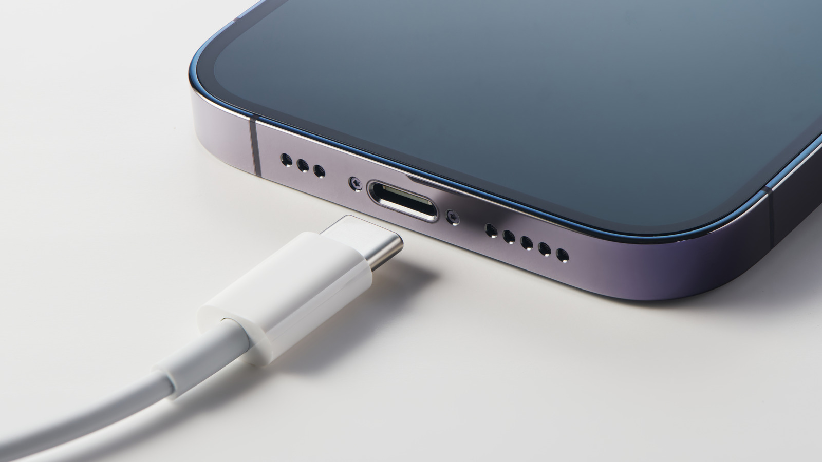 스마트폰의 USB-C 포트는 생각보다 더 많은 일을 할 수 있습니다