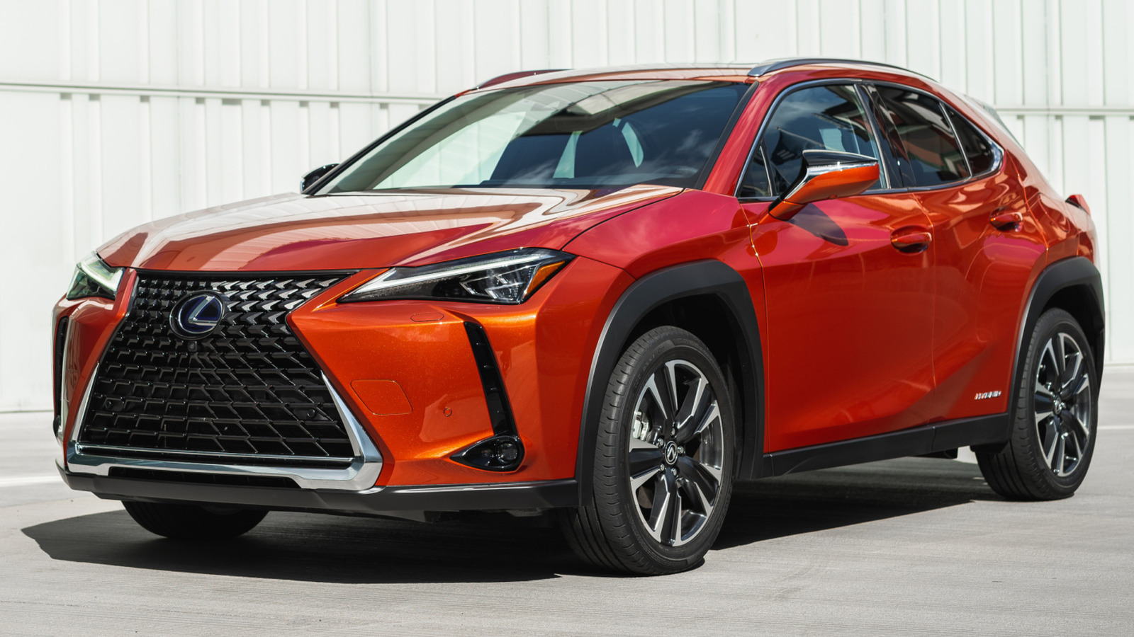 KBB에 따르면 구매할 가치가 있는 20,000달러 미만 중고 Lexus 모델 5개