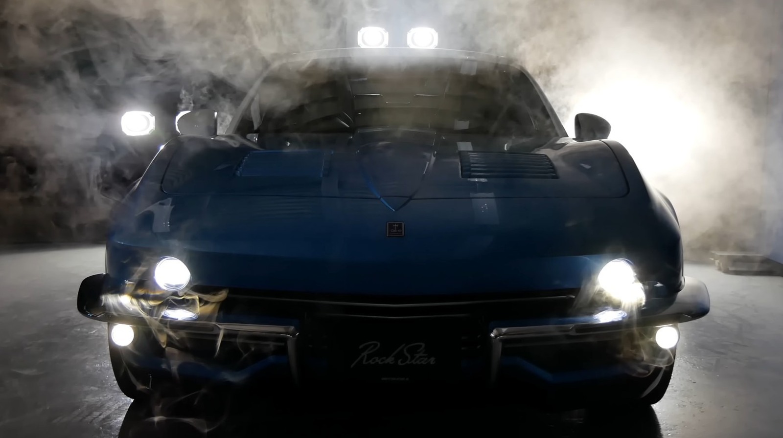 일본의 Mini C2 Chevy Corvette는 기본적으로 Miata이지만 더 시원합니다.