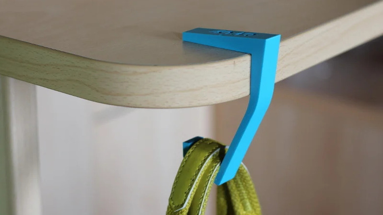 3D 프린터 가방 고리에 매달린 가방