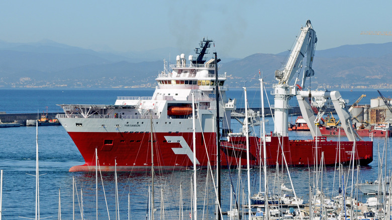 제노아 항구의 Far Samson