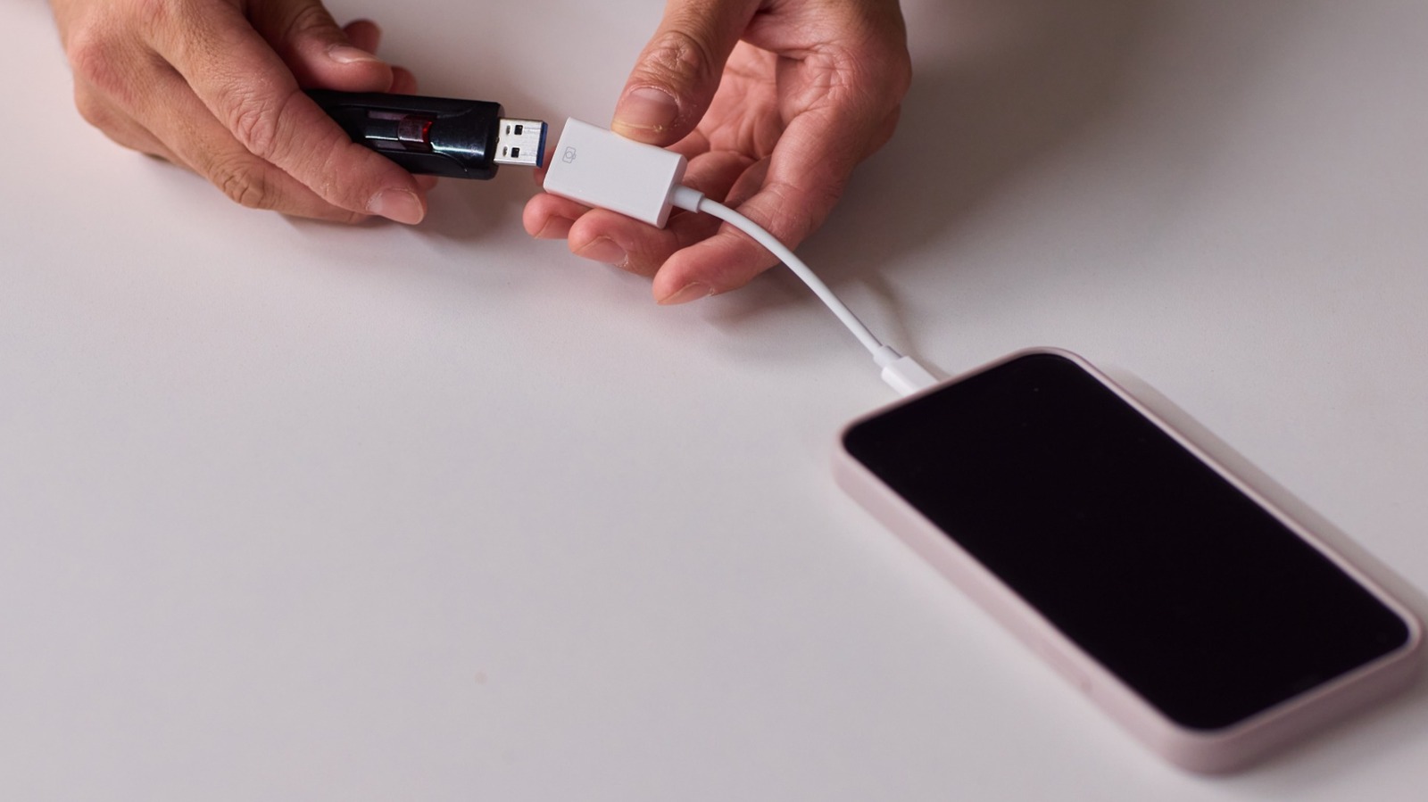 iPhone에서 USB 플래시 드라이브로 데이터를 전송하는 방법