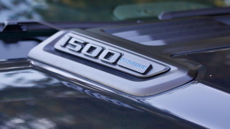 Ram 1500 후드 배지