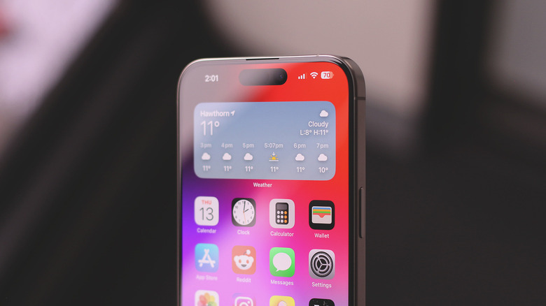 iPhone에 설치된 반사 화면 보호기