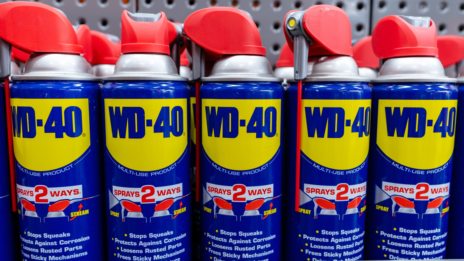 전동 공구 배터리 접점에 WD-40을 사용해도 안전합니까?