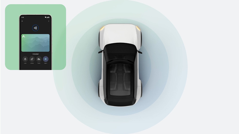 Android 휴대폰을 사용하여 자동차 잠금을 해제하는 모습