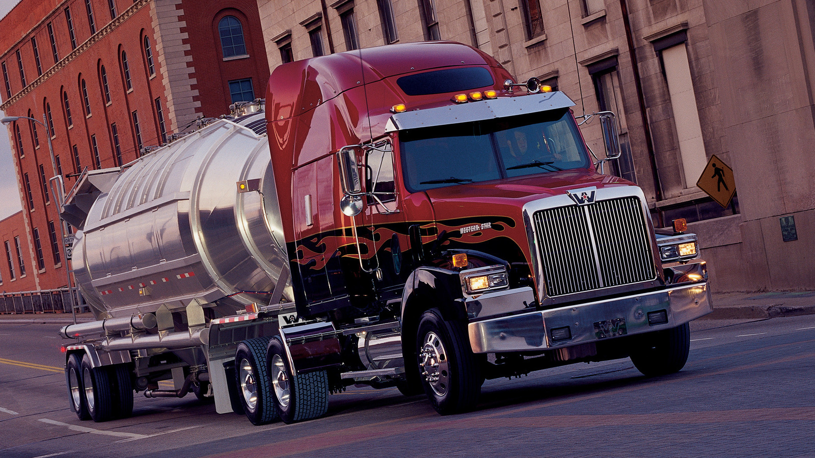 Western Star 트럭은 누가 만들고 어디서 제조되나요?