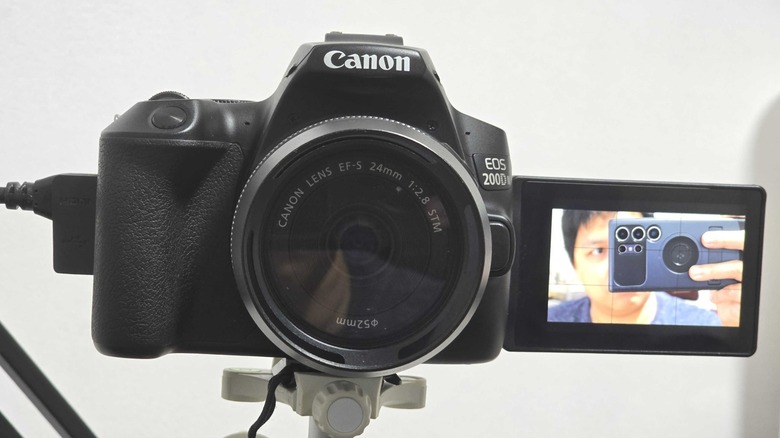 DSLR을 웹캠으로 사용하는 저자