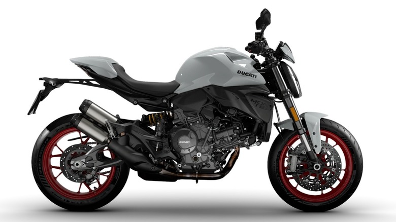 흰색으로 표시된 2026 Ducati Monster.