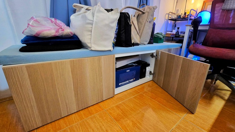 작가의 사무실에 있는 베스타 캐비닛