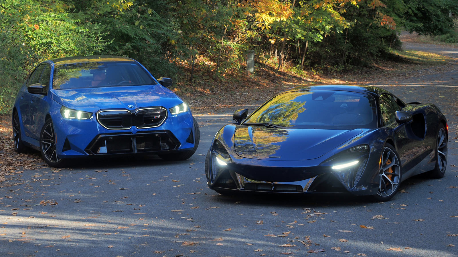 McLaren Artura와 BMW M5와 함께한 주말은 미래가 빠르지만 완벽하지는 않다는 것을 증명했습니다.