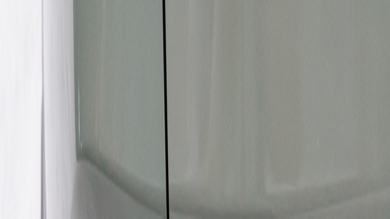 Honda CR-V의 후면 모습을 닫습니다.