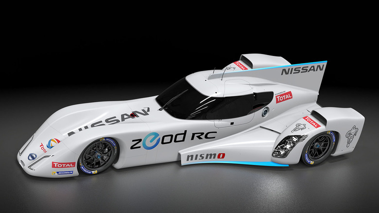Nissan ZEOD RC 경주용 자동차의 평면도