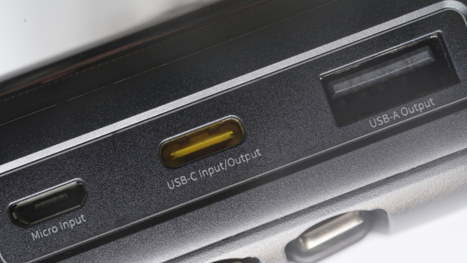 이 5개 장치를 잘못된 USB 포트에 연결하면 장치가 손상될 수 있습니다