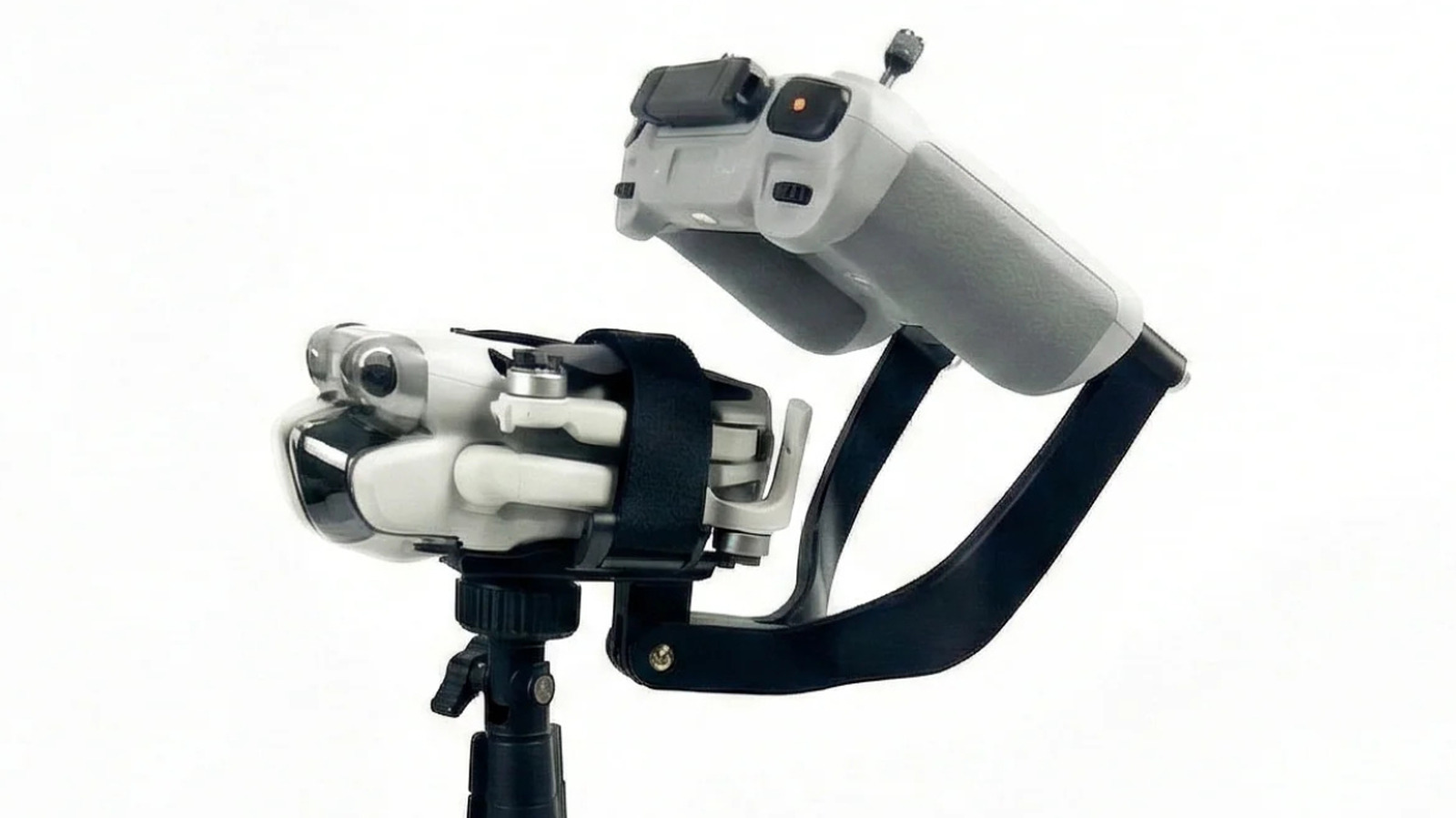 이 장치는 드론을 사용하기 쉬운 휴대용 카메라로 바꿔줍니다.