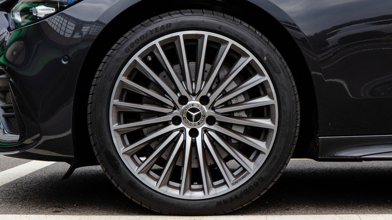 BMW 자동차의 굿이어 타이어