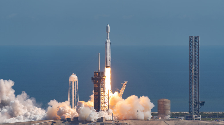 SpaceX Falcon Heavy 로켓 발사