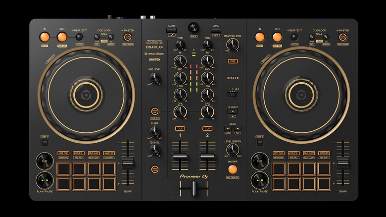 한정판 블랙 및 골드 Pioneer DDJ-FLX4-N 2채널 DJ 컨트롤러.