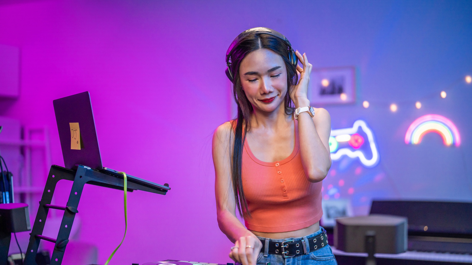 이 DJ 컨트롤러는 초보자에게 가장 적합한 것으로 널리 알려져 있습니다.