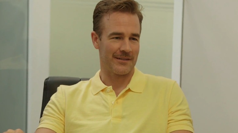 에피소드에서 자동차 세일즈맨으로 변장한 James Van Der Beek 