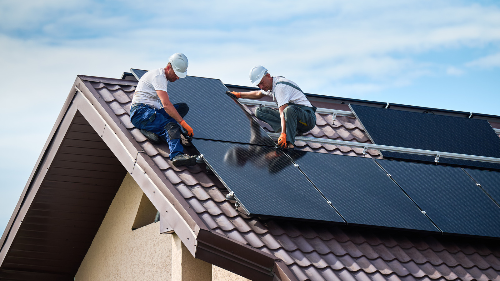 여성의 134,000달러 태양열 악몽은 항상 계약서를 읽어야 하는 이유를 보여줍니다.