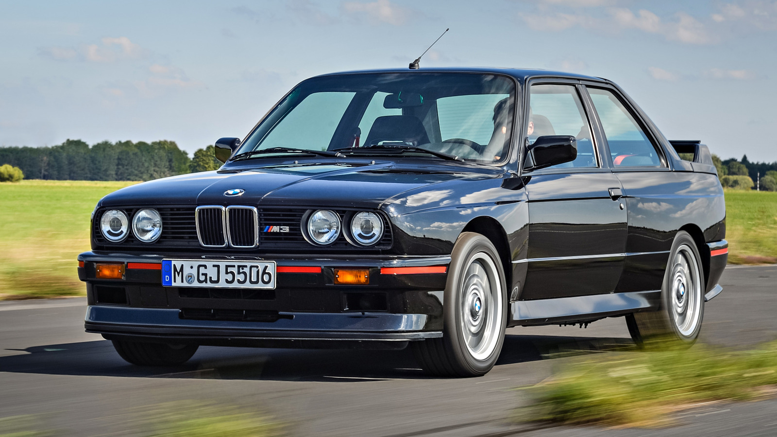 시간의 시험을 견뎌낸 5대의 80년대 클래식 스포츠카