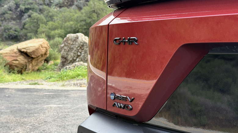 2026 Toyota C-HR 후면 엠블럼