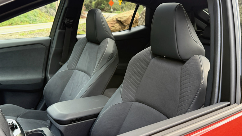 2026 토요타 C-HR 앞좌석