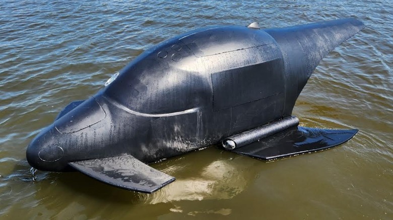 수면 위의 Sea-Predator-7 해양 드론