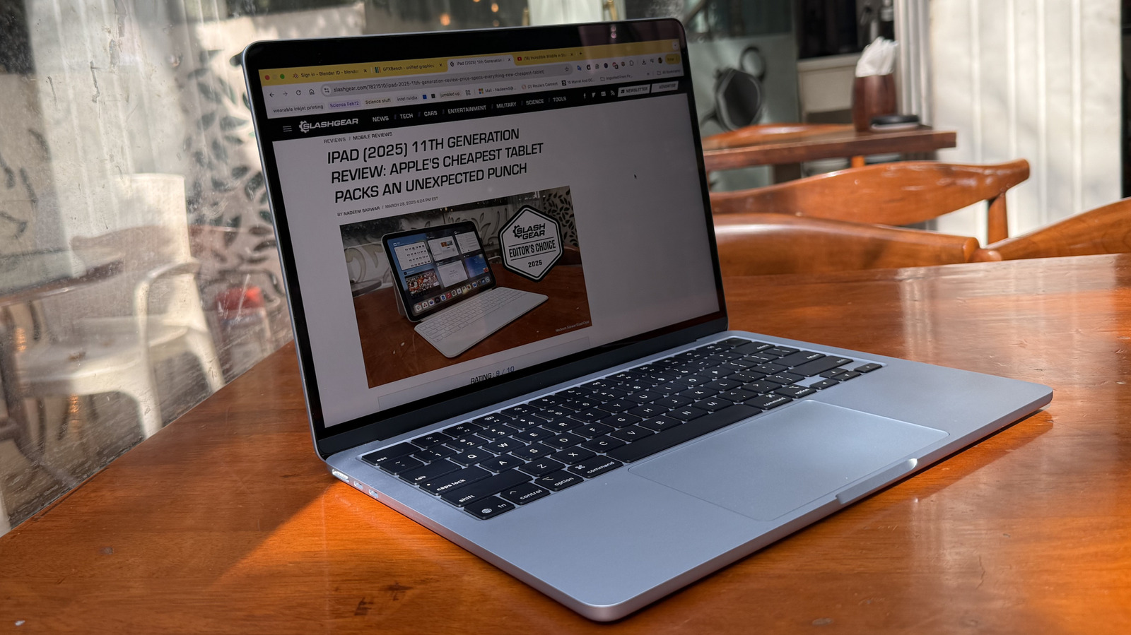 Apple의 첫 번째 터치스크린 MacBook은 액체 유리를 대체할 수 있습니다.