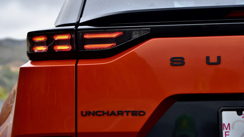 2026 스바루 언차티드 후미등.