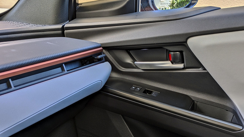 2026 스바루 언차티드 인테리어 트림.