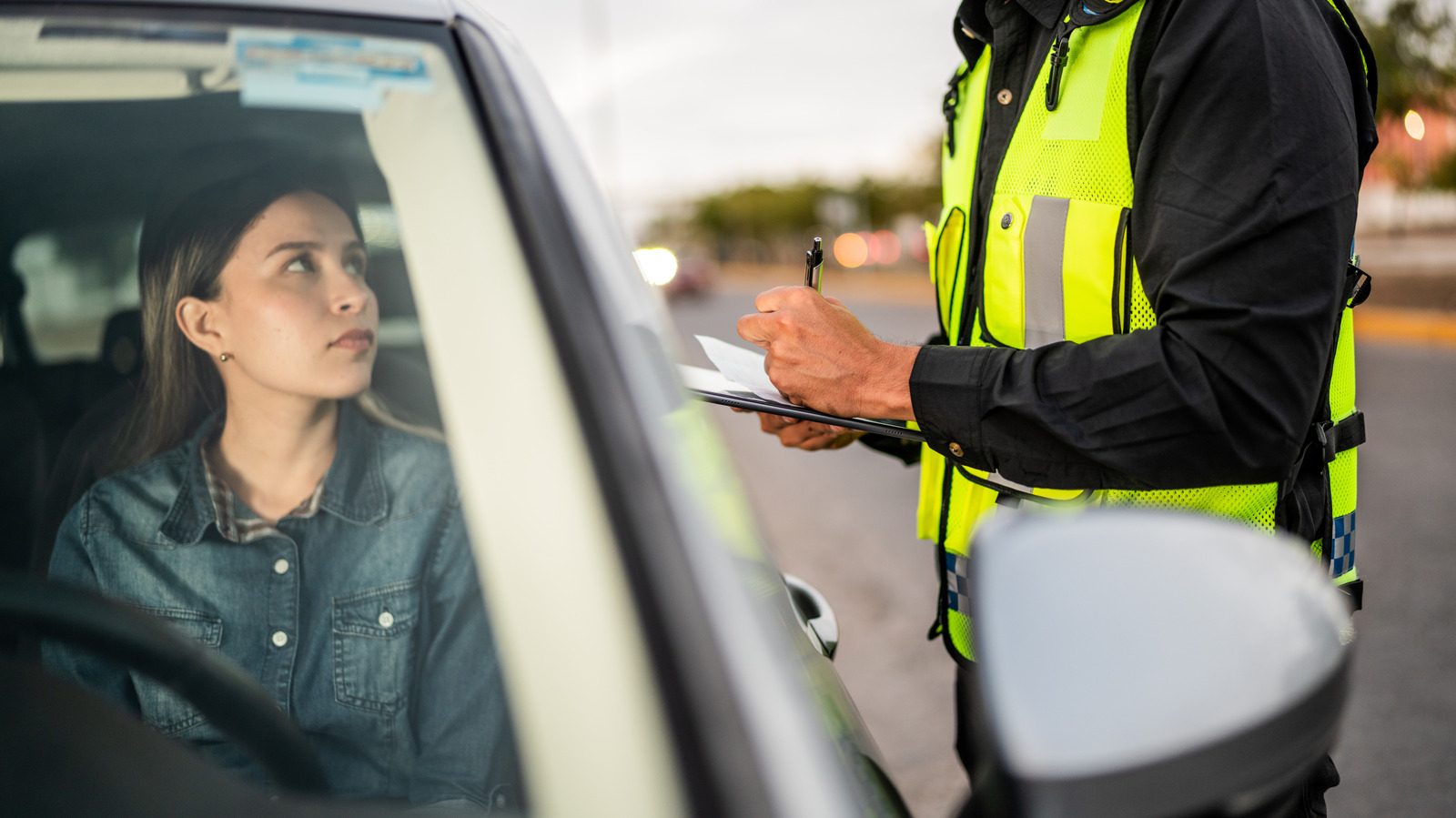 미국의 주요 도시에서 수백만 장의 주차위반 벌금이 부과되었다고 판사가 밝혔습니다.