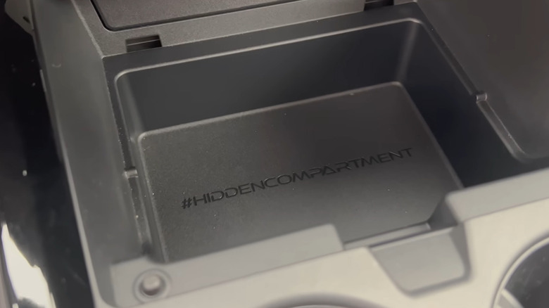 토요타 프리우스의 숨겨진 수납공간