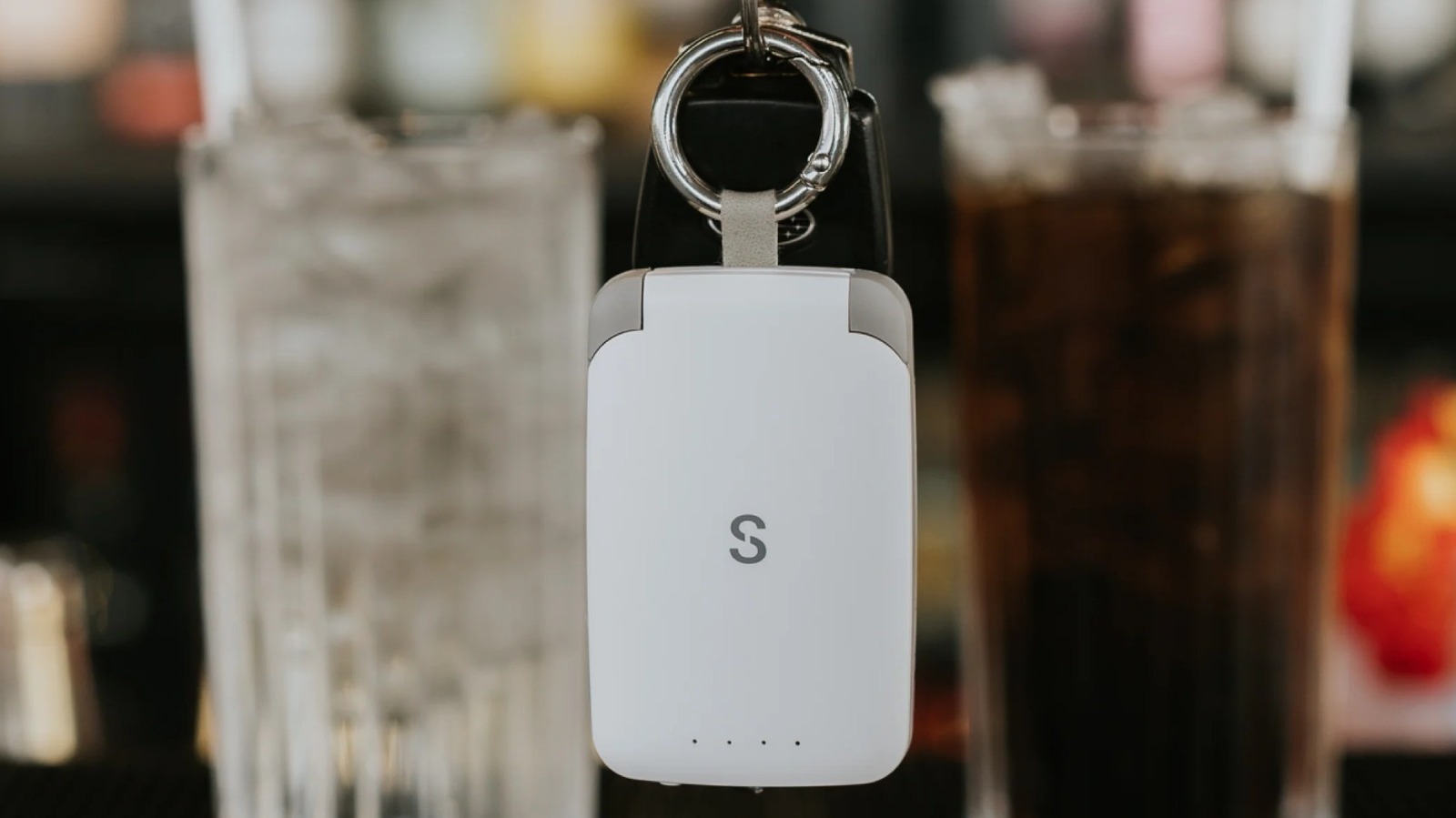 배터리 방전을 막아줄 5가지 키체인 충전 장치