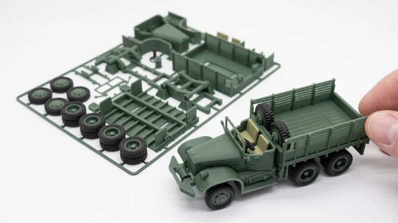 흰색 바탕에 육군 트럭 키트 카드