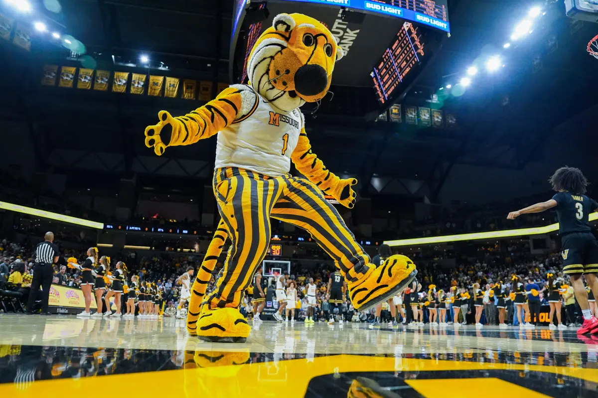 $10 거래하고 March Madness $10 받기