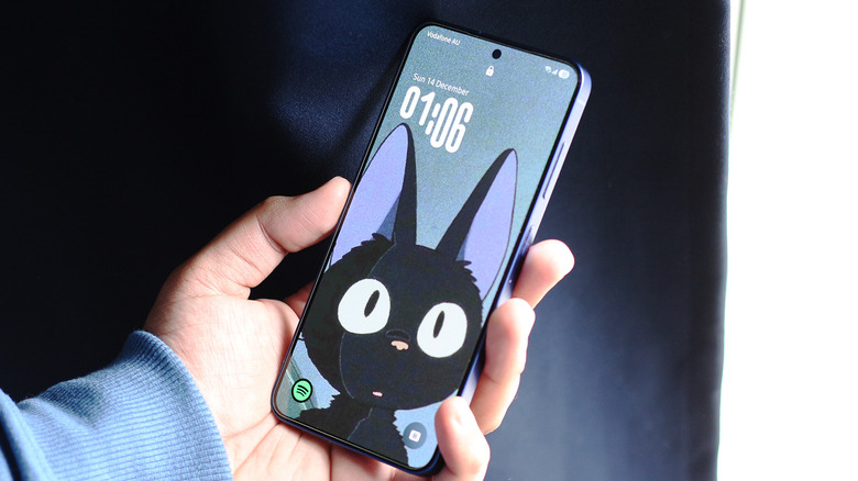 삼성 휴대폰의 적응형 시계