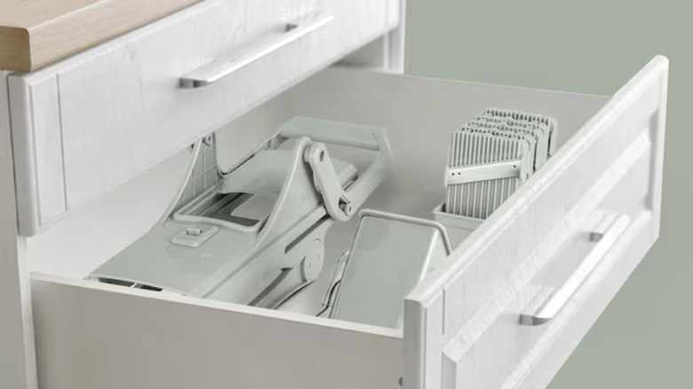 접힌 세이지 그린 뉴트리 슬라이서