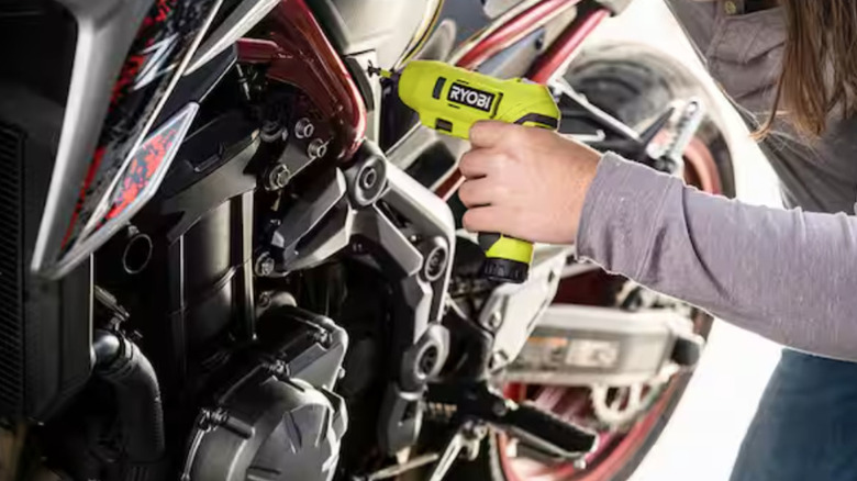 오토바이에 사용되는 료비 드라이버