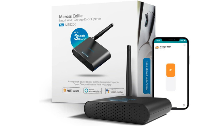 자전거가 있는 차고의 자동차와 근처에 전화 메뉴가 있습니다.