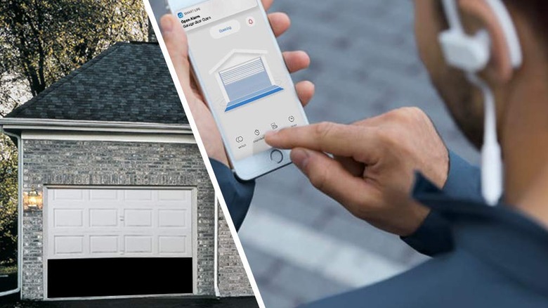 사람이 휴대폰 화면을 누르면 차고 문이 열립니다.