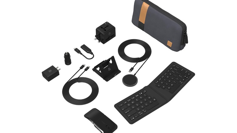 Zagg Desktop Essentials 국제 여행 키트