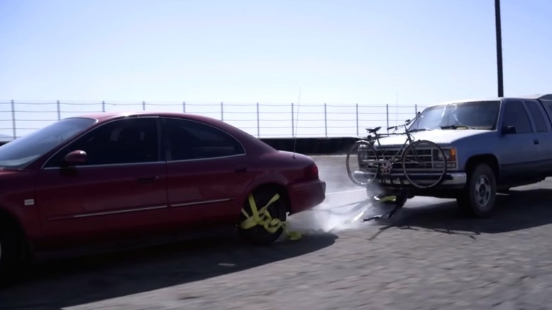 그래플러 경찰 범퍼의 작동 모습