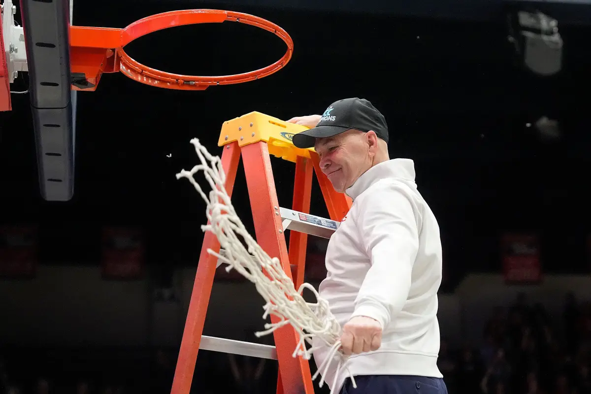 10달러를 거래하고 토요일 컨퍼런스 토너먼트 결승전에서 10달러를 받으세요