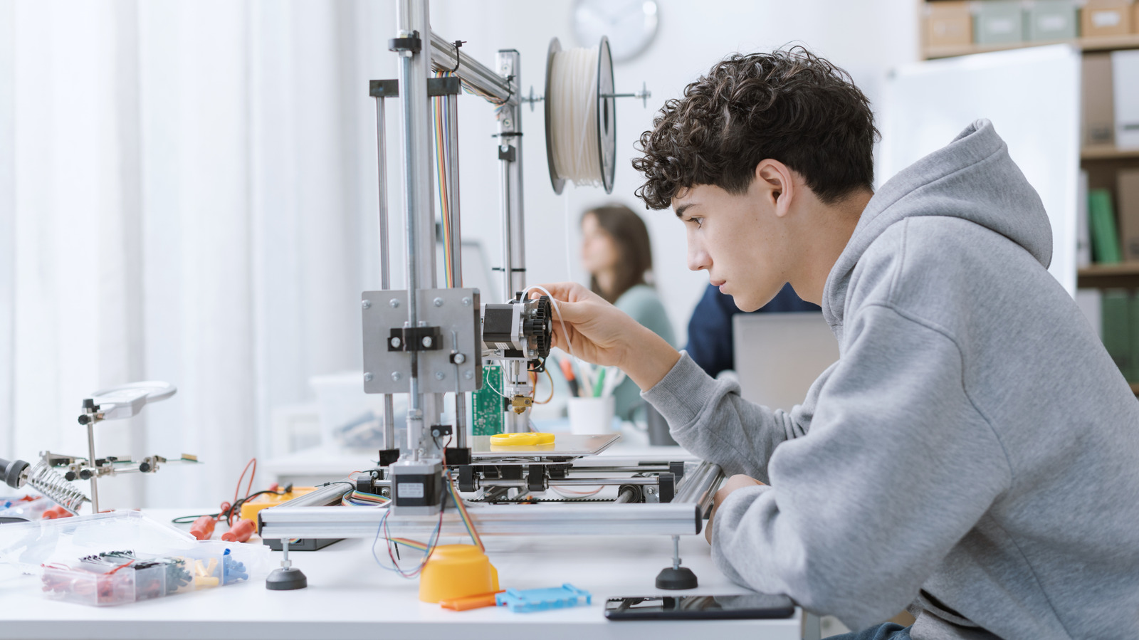 책상을 깔끔하게 정리하는 5가지 멋진 3D 프린트